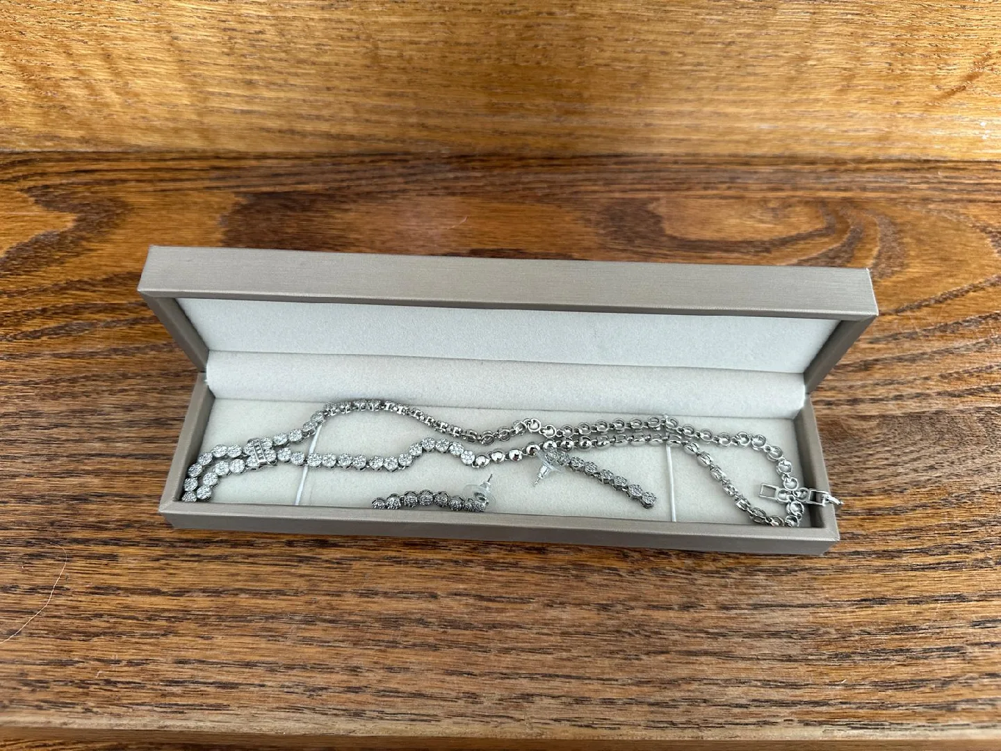 Silver Necklace and Earring Set image indicator(3)