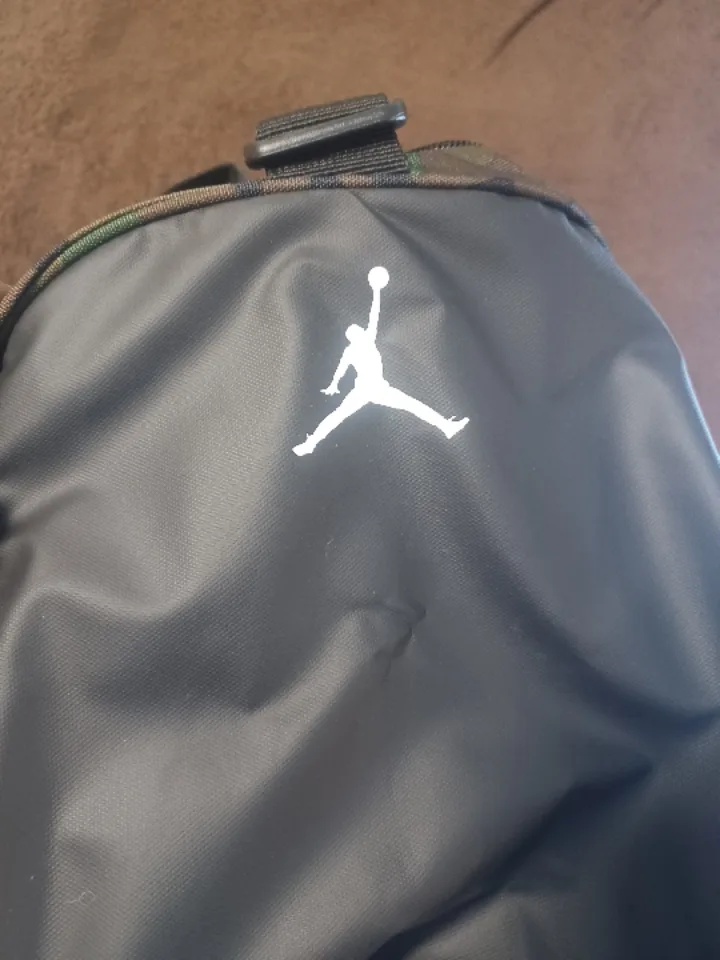 Jordan essential duffle bag image indicator(2)