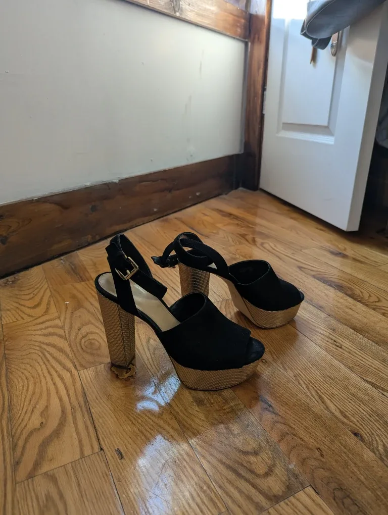 Michael Kors Black Heels image indicator(2)