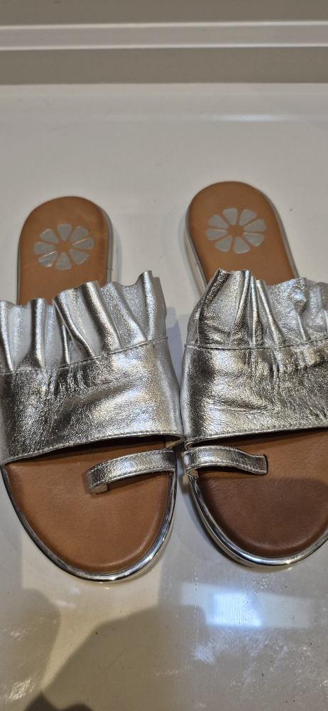 Poppy Barley Silver Ruffle Sandals - Size 8 - photo 2