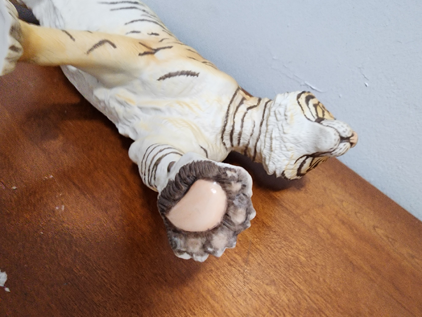 On The Prowl Tiger Figurine - photo 4