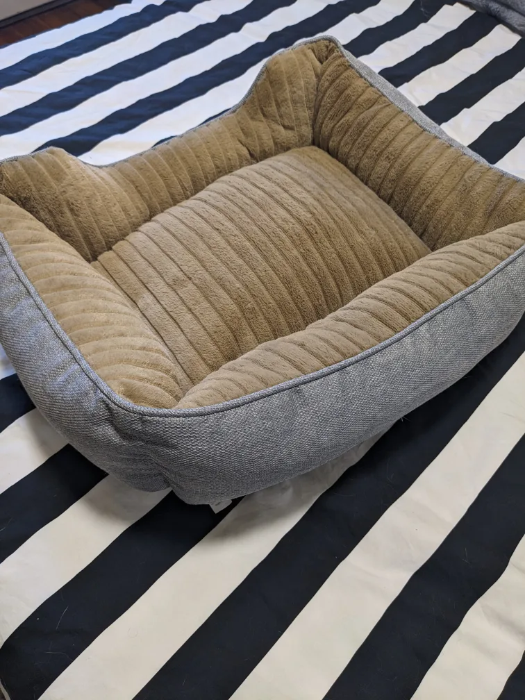 Cozy Pet Bed - Gray & Tan image indicator(3)