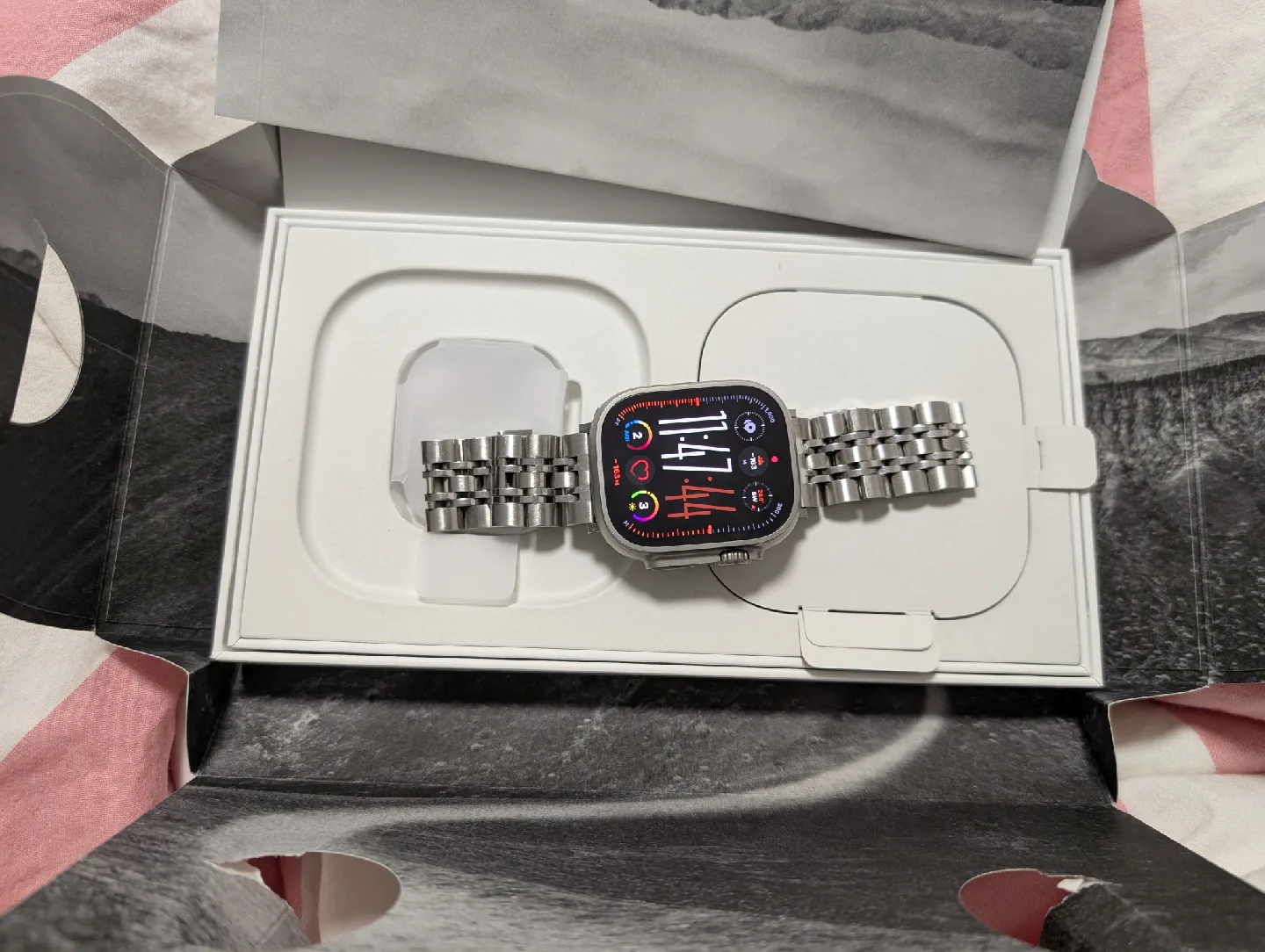 Apple Watch Ultra 2 Titanium Band 49mm - New image indicator(5)