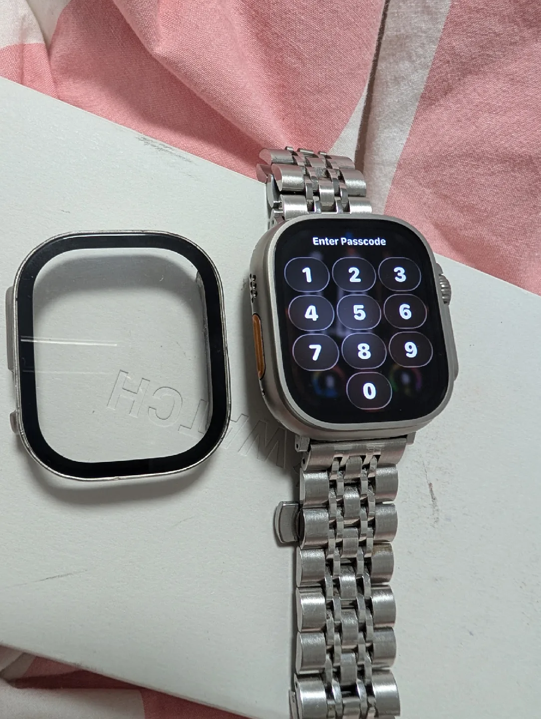 Apple Watch Ultra 2 Titanium Band 49mm - New image indicator(8)