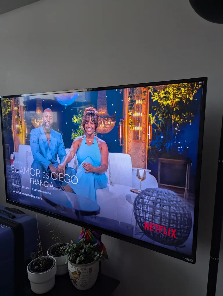 Vizio TV with Stand image indicator(4)