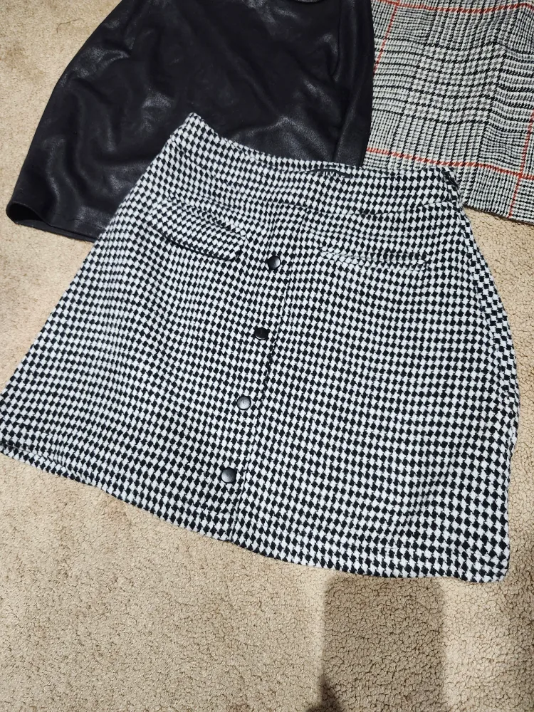 3 skirts and free bag - size S image indicator(3)