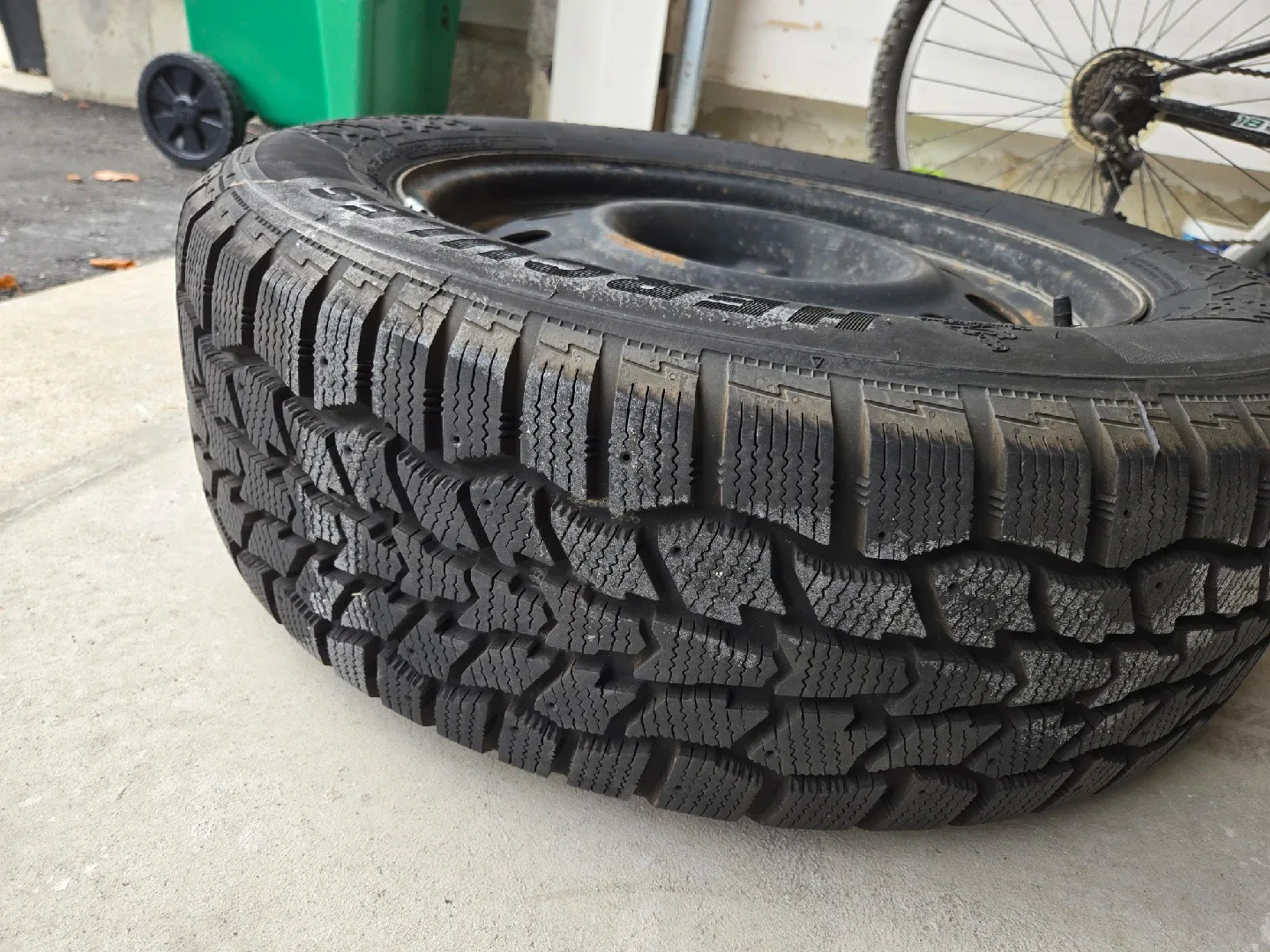 Hercules Avalanche RT Winter Tires 235/60R18 image indicator(2)