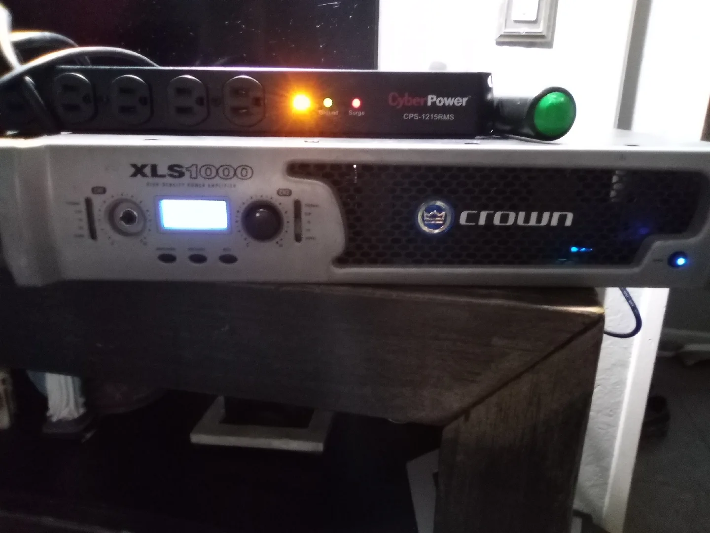 Crown XLS1000 DriveCore Two Channel Power Amplifier image indicator(2)