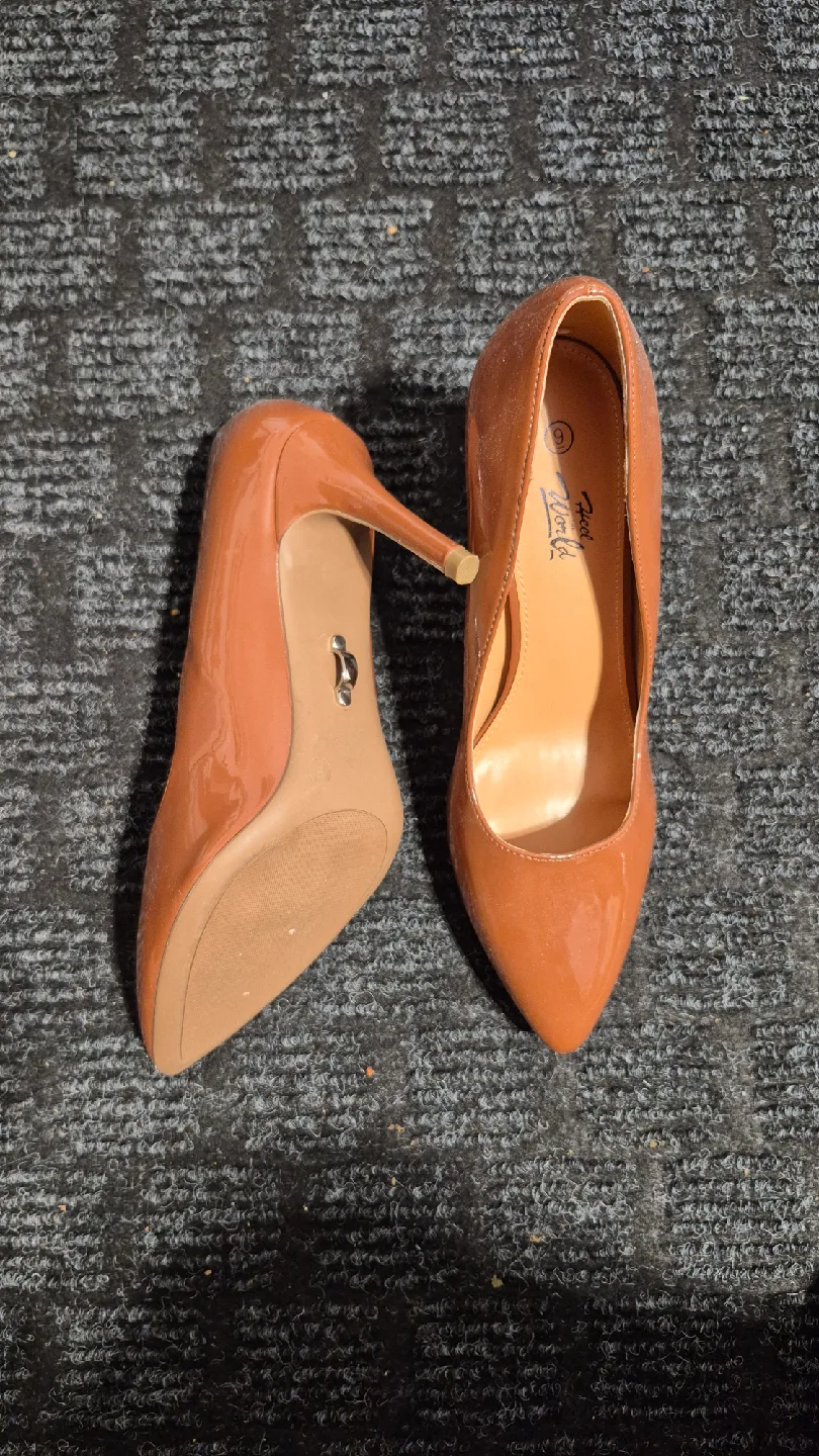 Peach World Heels, Size 9 image indicator(3)