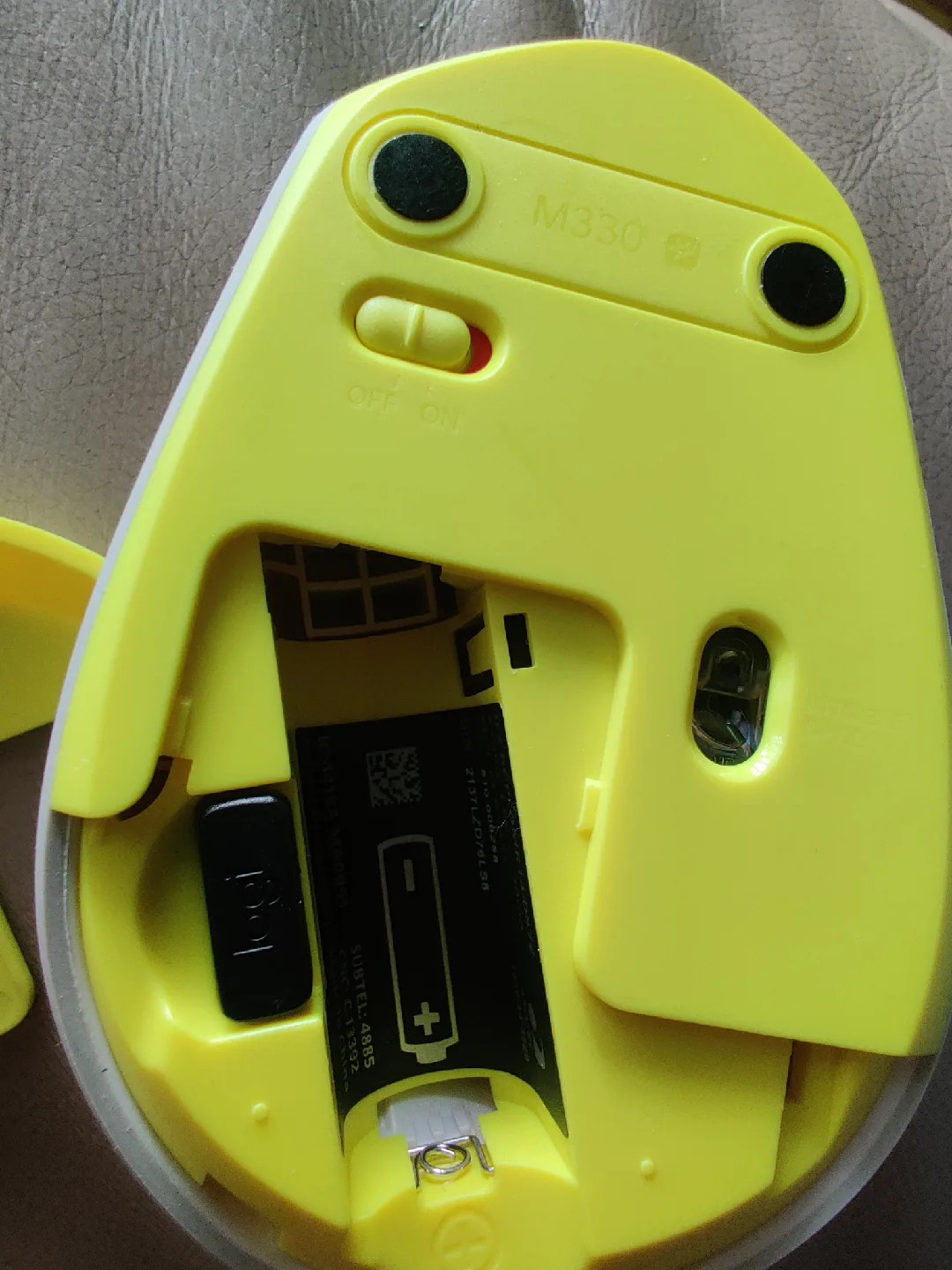 Logitech M330 Silent Plus Wireless Mouse - Yellow image indicator(3)