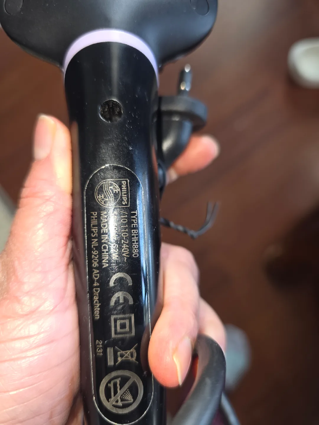 Philips StyleCare Heated Straightening Brush image indicator(2)