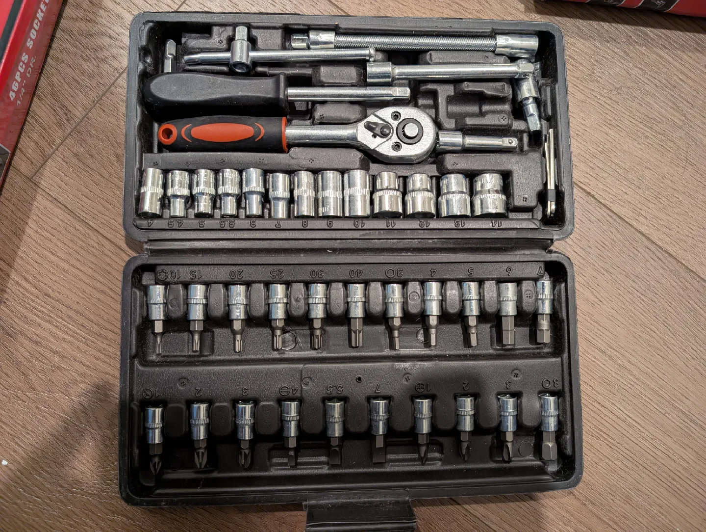 Home and Automotive Repair Tools 46-Piece Socket Wrench Set image indicator(3)