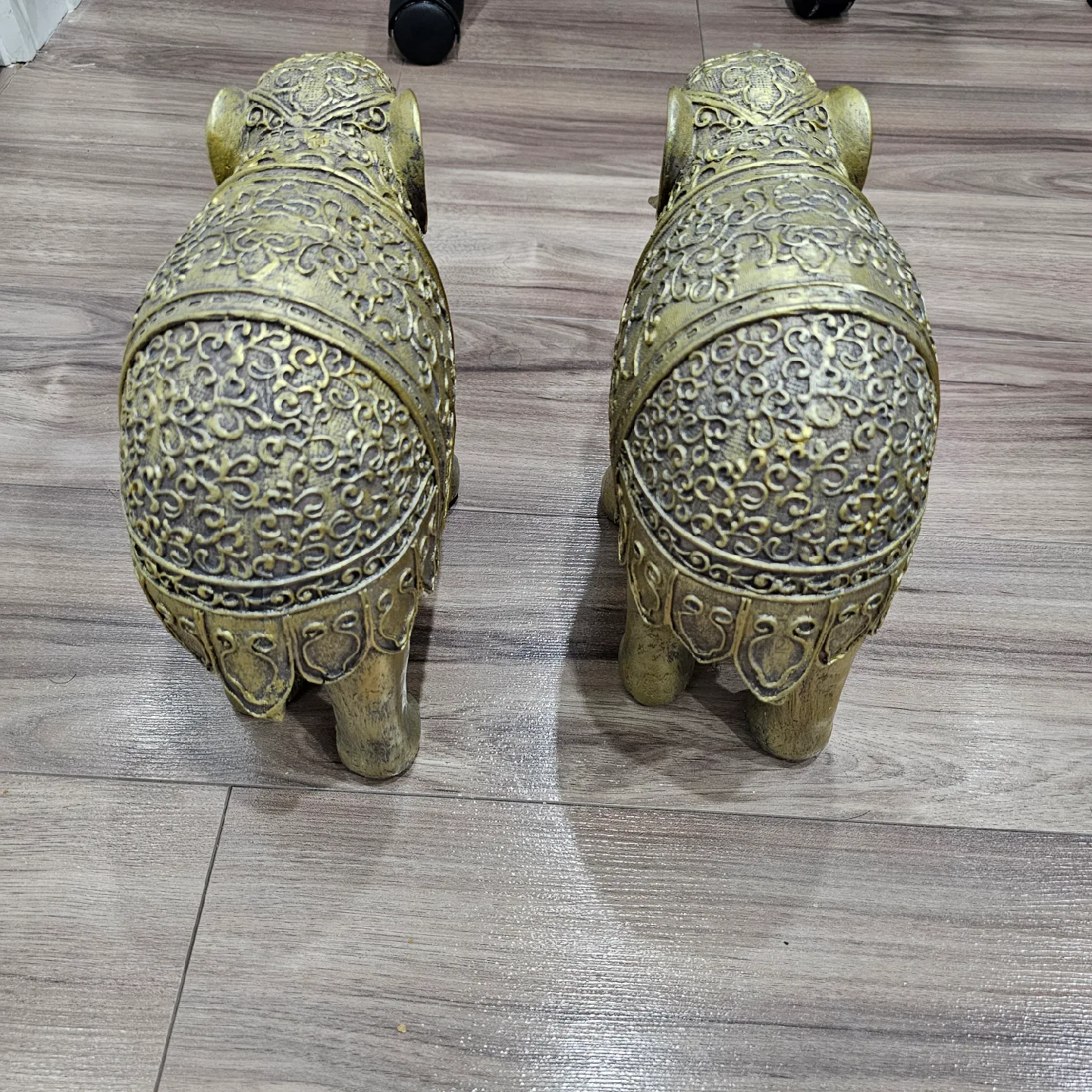 Golden Pair of Elephant Statues image indicator(2)