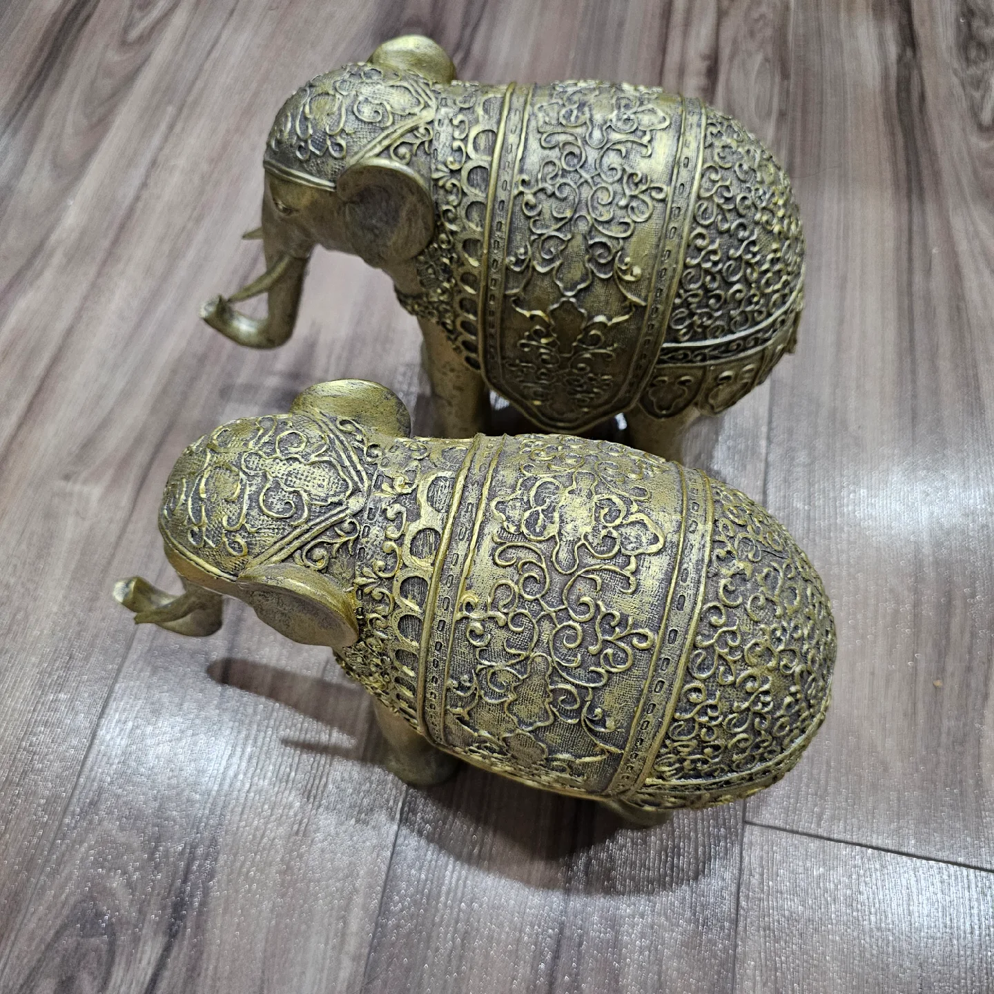 Golden Pair of Elephant Statues image indicator(3)