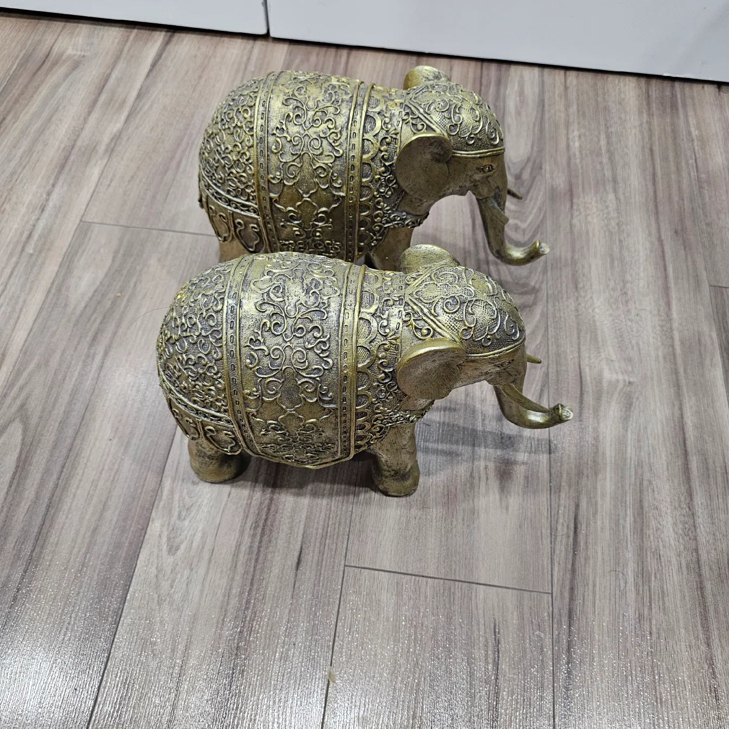 Golden Pair of Elephant Statues image indicator(4)