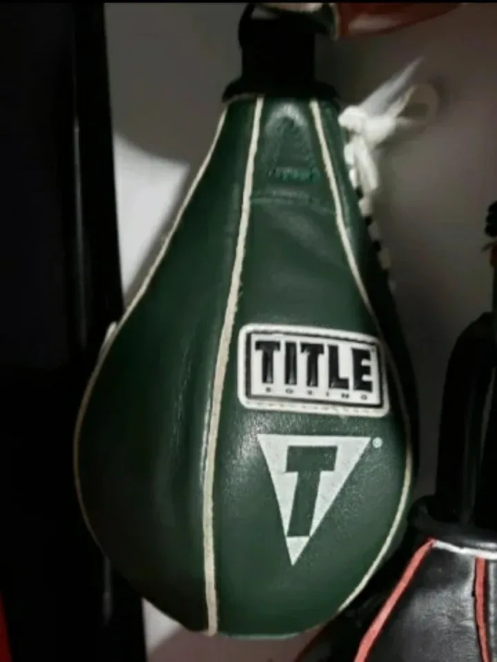 TITLE Boxing 4" X 7" Super Speed Bag ** Needs bladder ** thumbnail