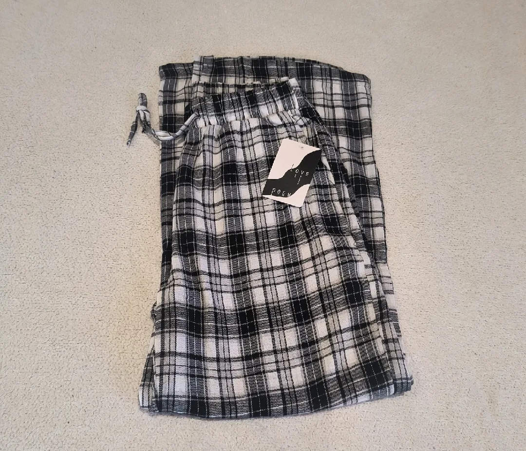 Love Poem Black & White Plaid Pajama Pants - Size L image indicator(3)