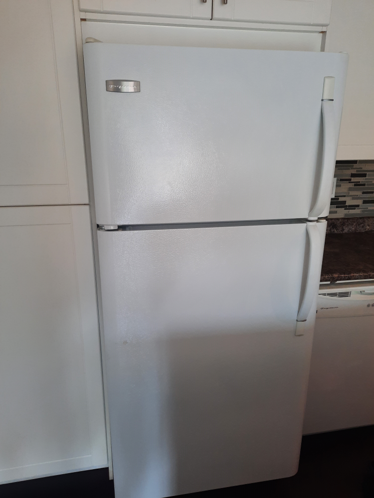 🤎Frigidaire White Top-Freezer Refrigerator