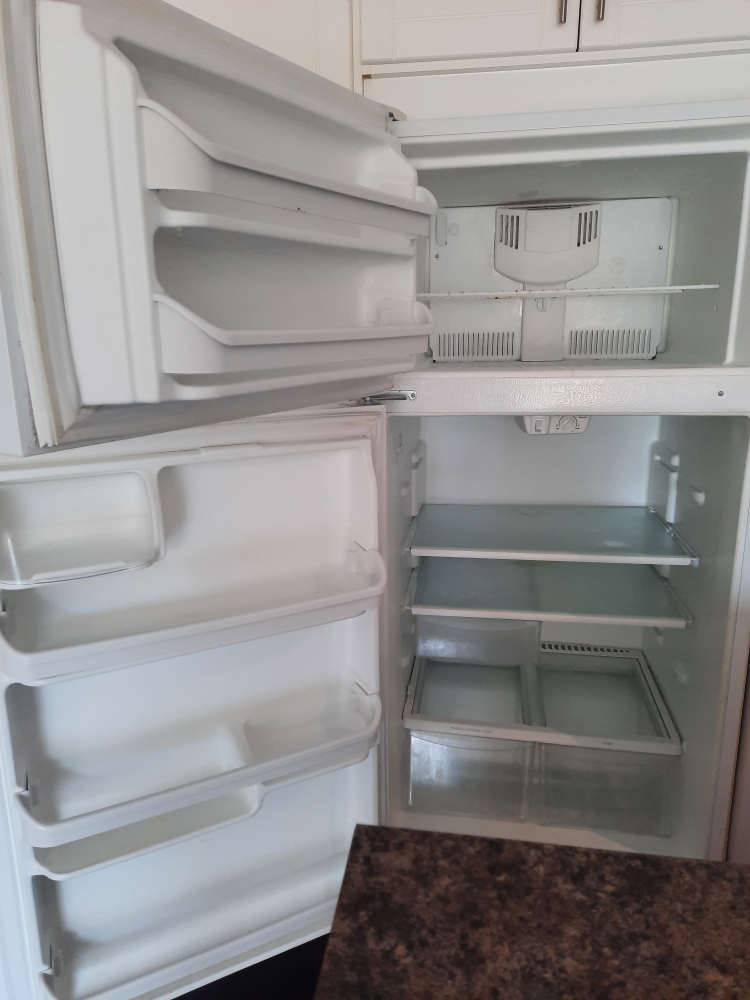 🤎Frigidaire White Top-Freezer Refrigerator - photo 2