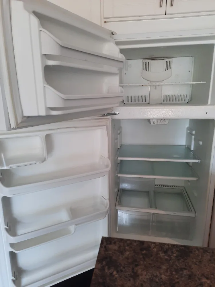 🤎Frigidaire White Top-Freezer Refrigerator image indicator(2)