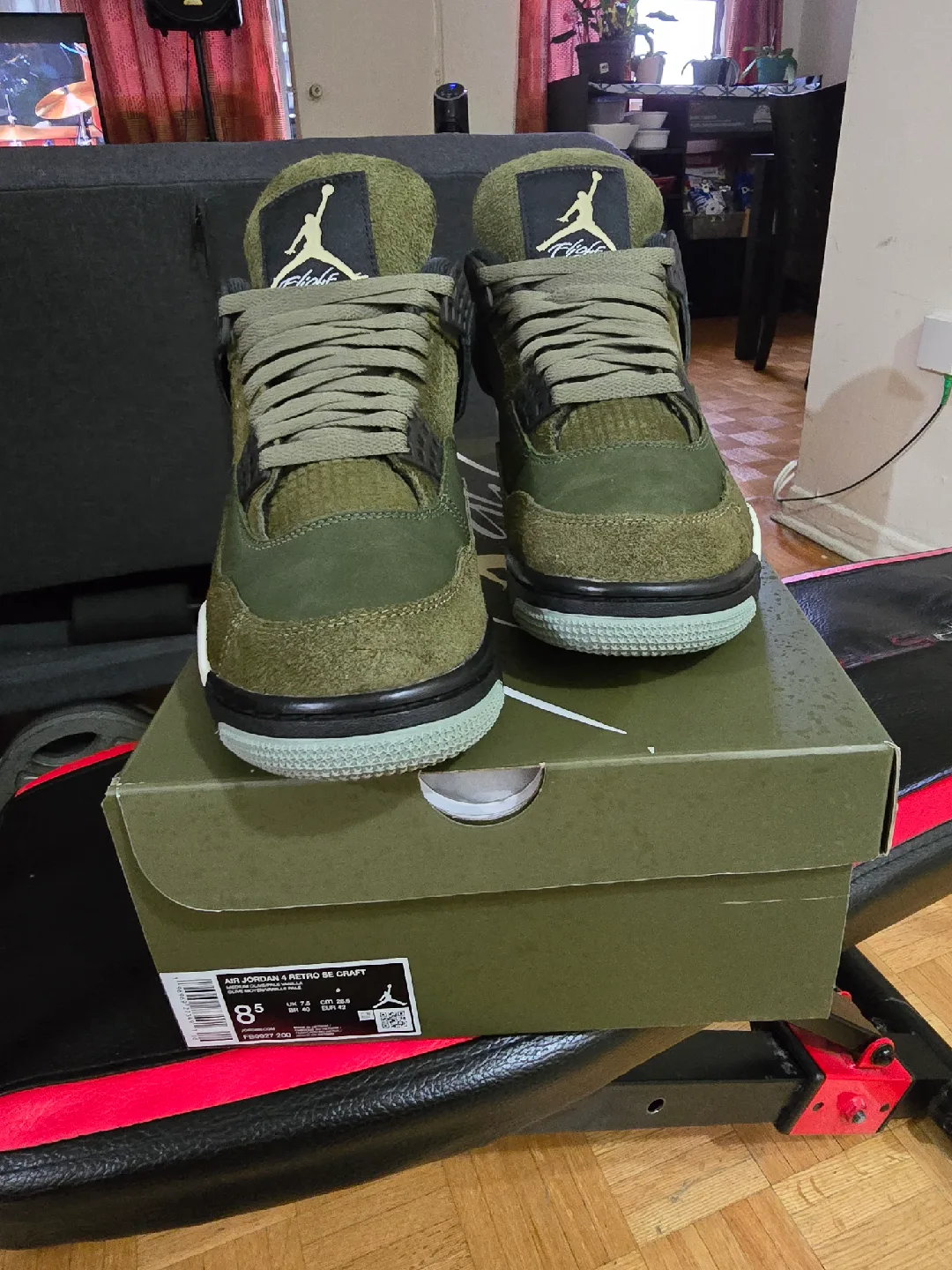 Air Jordan 4 Retro SE Craft olive green size 8.5 image indicator(6)
