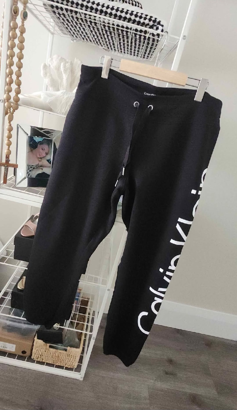 Ladies Calvin Klein Joggers Size Large $25 - Pickup in Thornhill