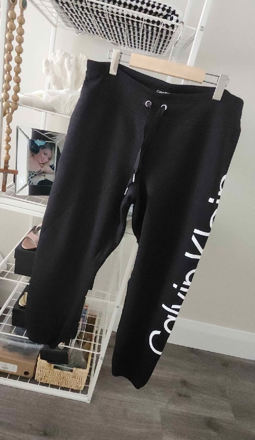 Ladies Calvin Klein Joggers Size Large $25 - Pickup in Thornhill - photo 3