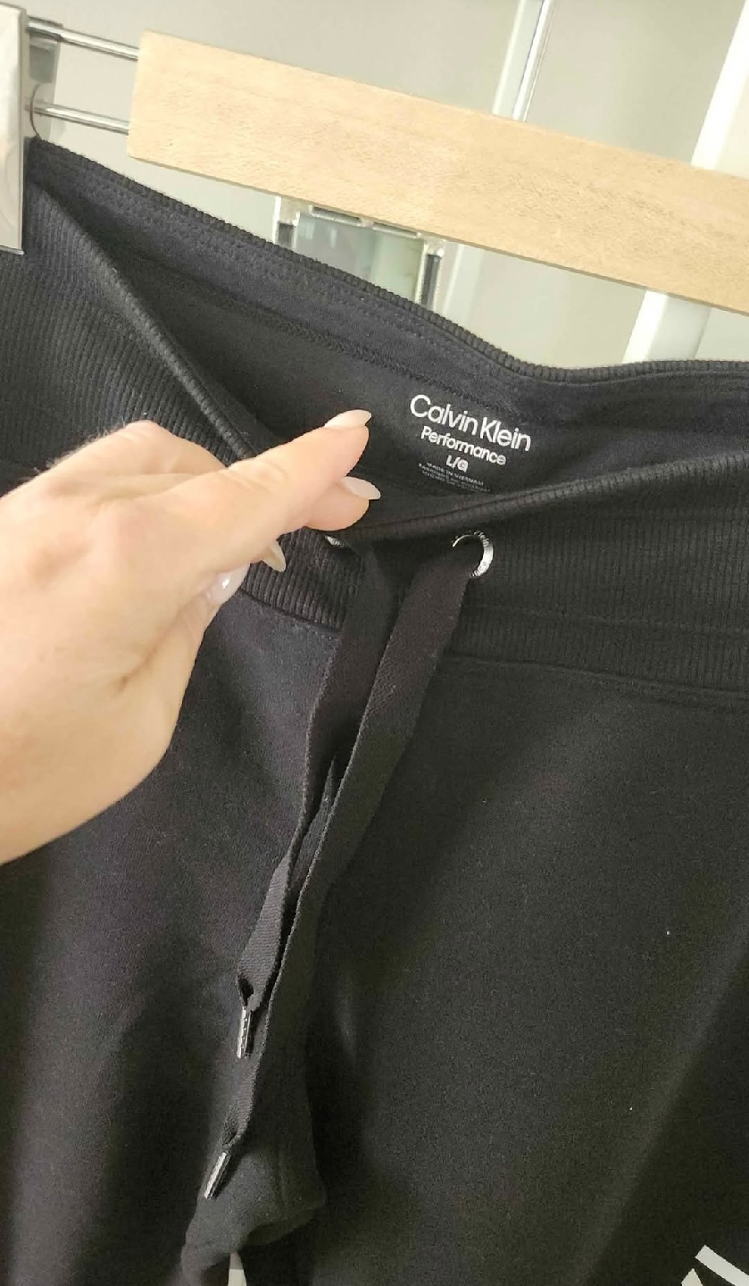 Ladies Calvin Klein Joggers Size Large $25 - Pickup in Thornhill - photo 4
