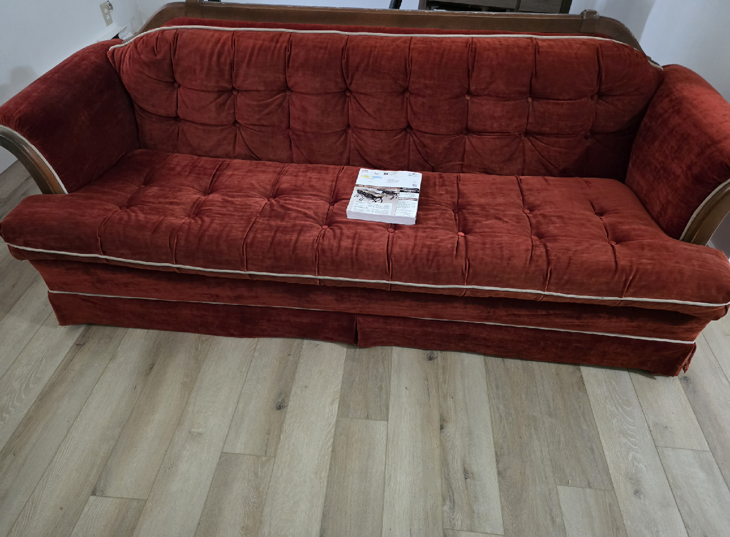 Red Vintage Style Sofa - photo 3