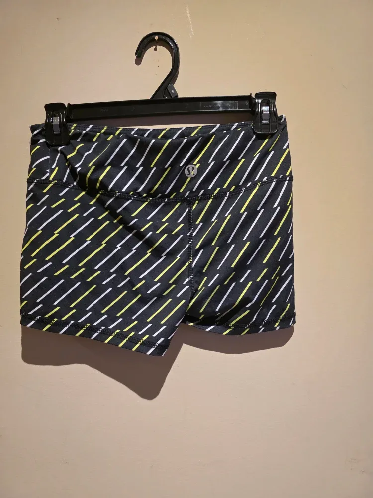 Lululemon Speed Up Shorts - Size 4 thumbnail