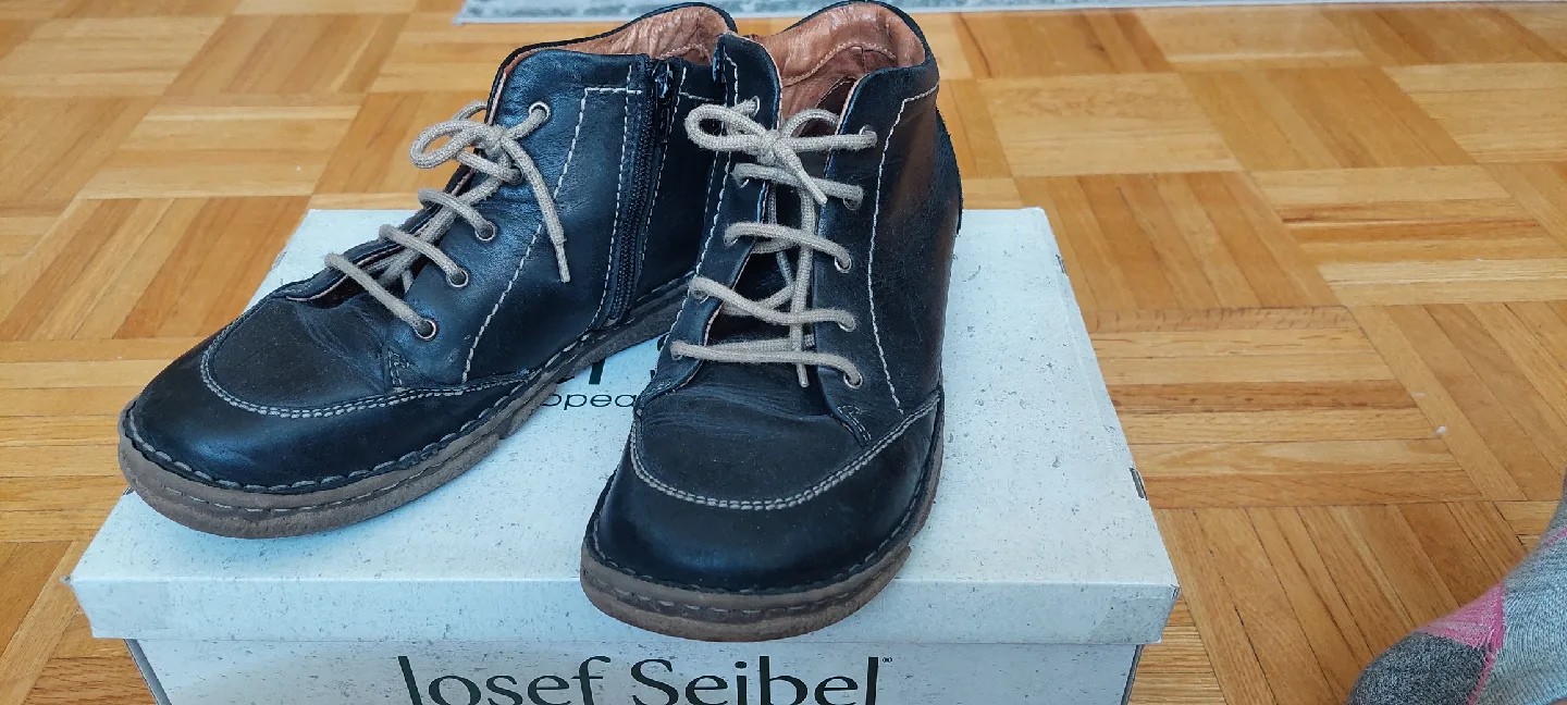 Think! Black Leather Ankle Boots image indicator(4)