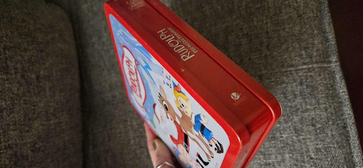 Christmas Tin with 2 Music CDs inside image indicator(2)