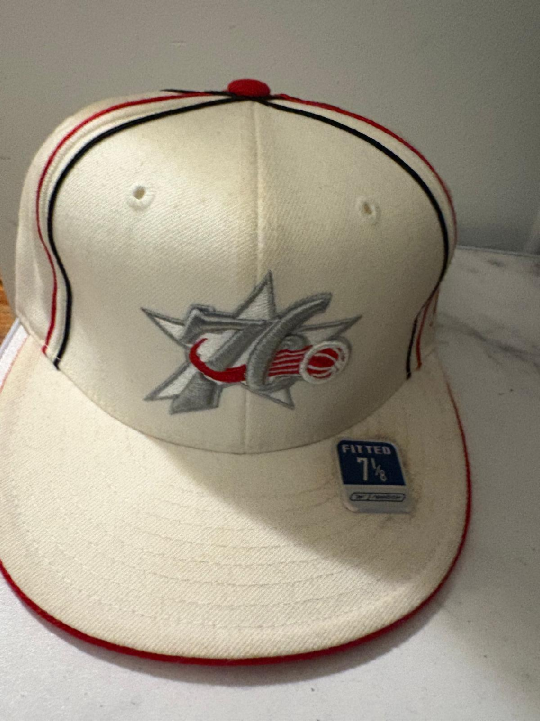 Reebok Fitted Hat - Size 7 1/8