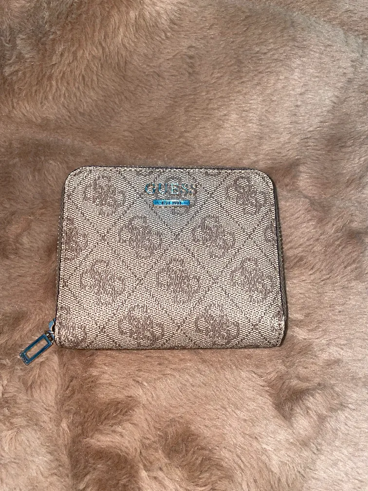 Guess Beige Wallet thumbnail