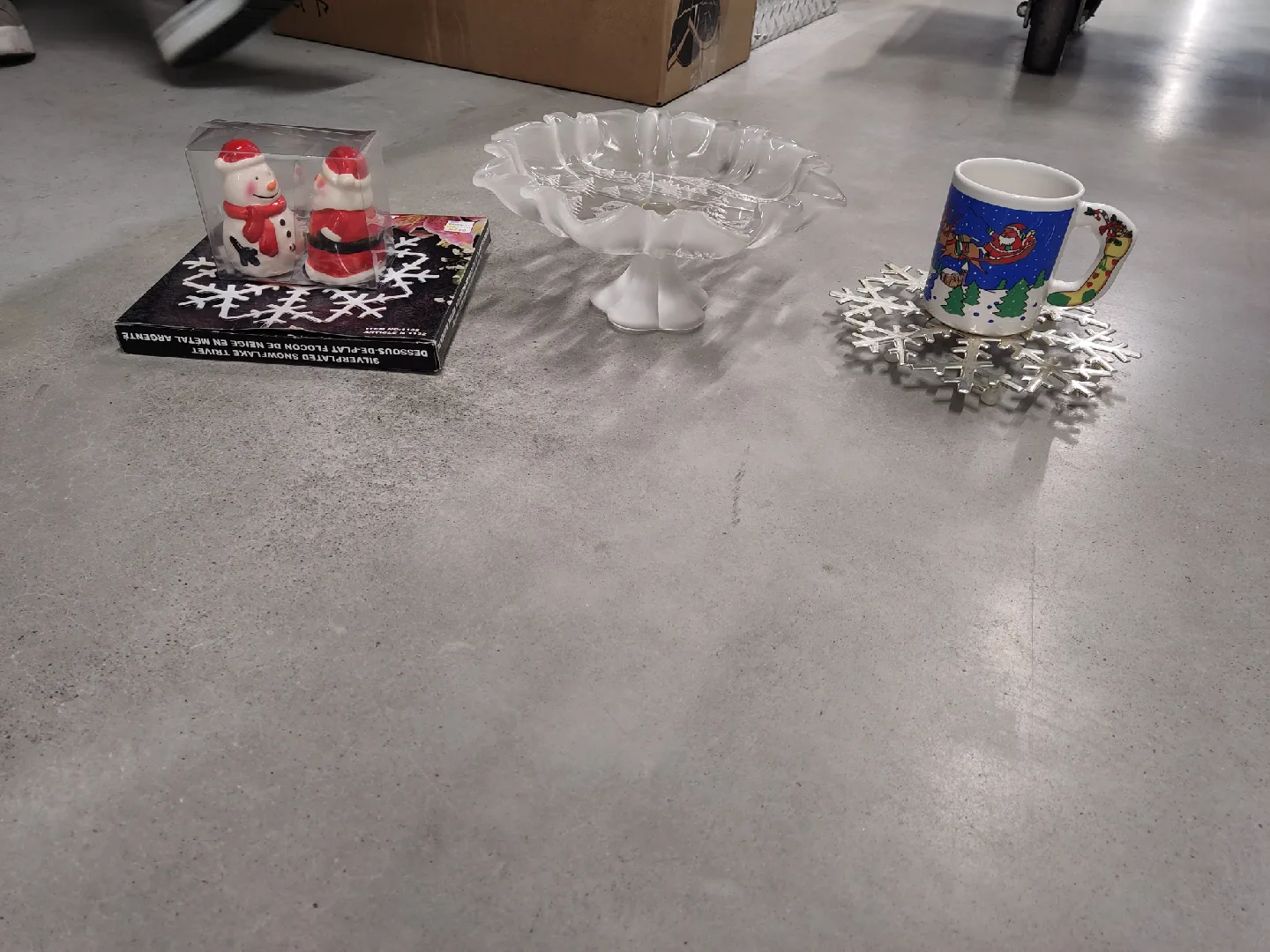 Christmas Holiday Baking Tins & Molds image indicator(2)