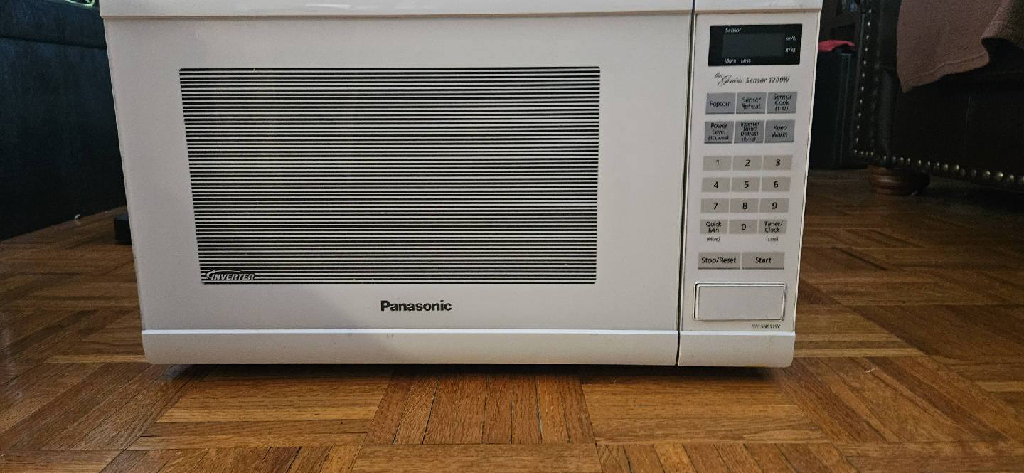 Panasonic The Genius Sensor 1250W Microwave