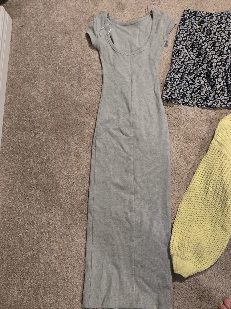 Assorted Women's Clothing Bundle image indicator(4)