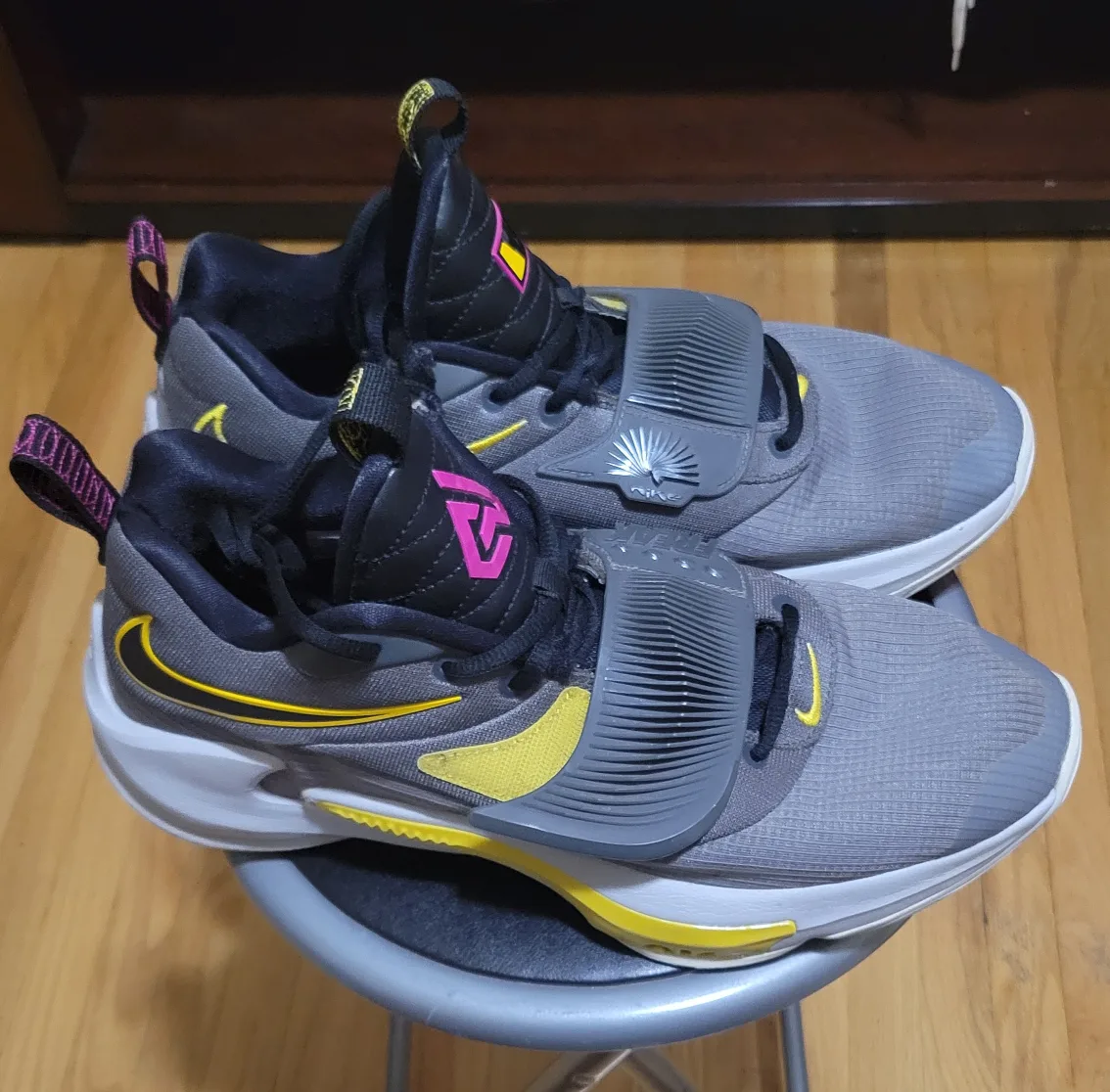 Nike Giannis Zoom Freak 3 Basketball Shoes, Size 11 image indicator(2)