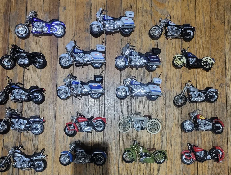 Harley Davidson Motorcycle Model Collection image indicator(7)