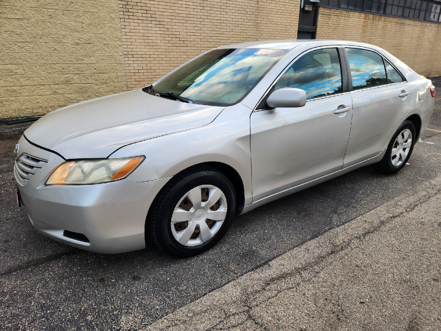 2009 Toyota Camry LE - photo 2