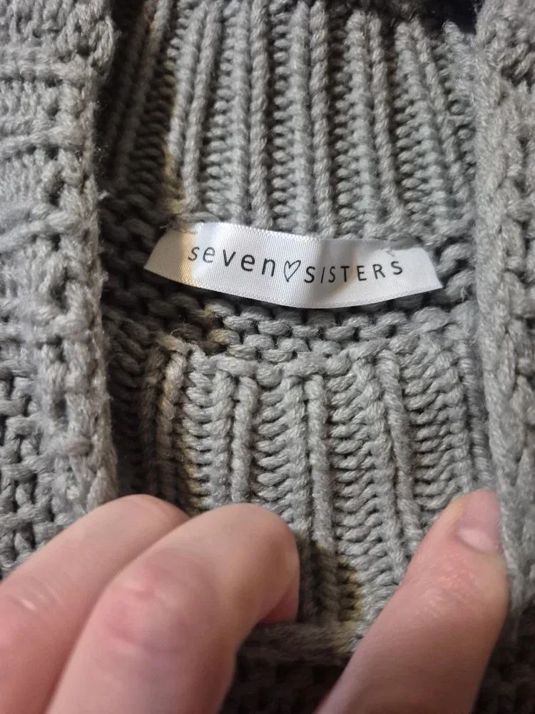 Seven Sisters Knit Sweater - Grey image indicator(3)