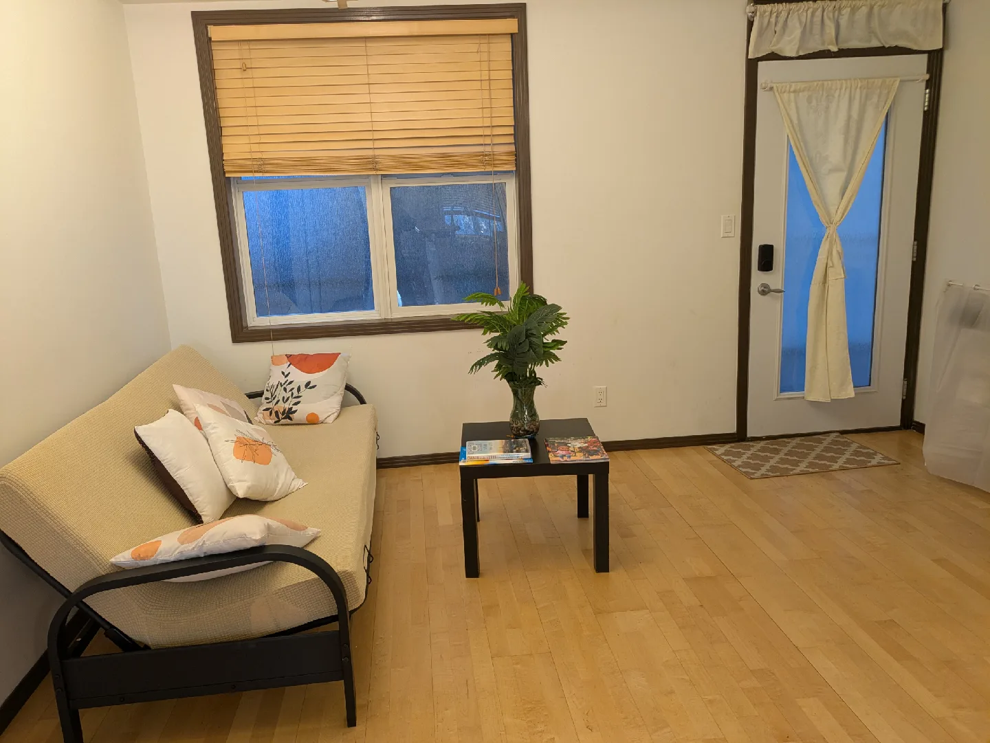 Private room for rent in a quiet condo, Edmonton downtown. image indicator(3)