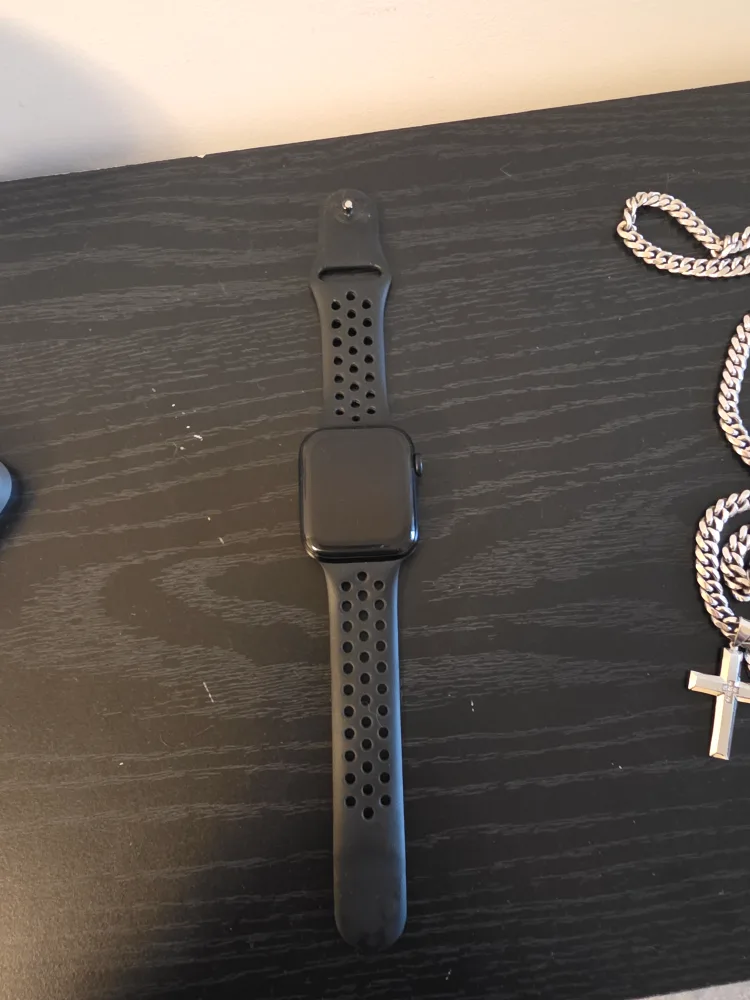 Apple watch Se 44mm - with Gps thumbnail