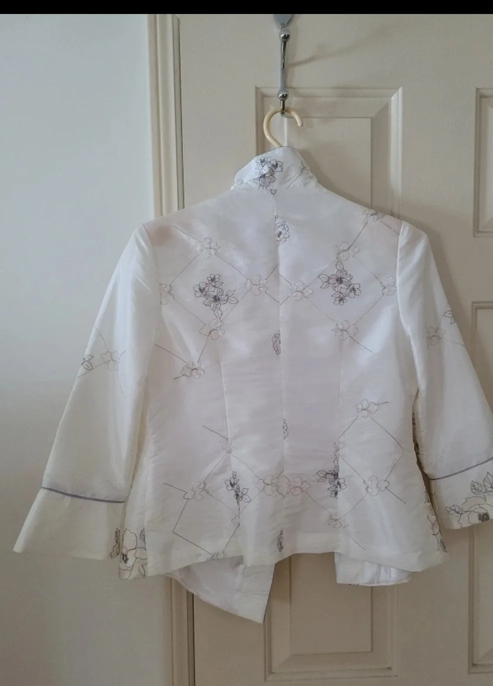LEI White Floral Jacket - Size 4 image indicator(2)