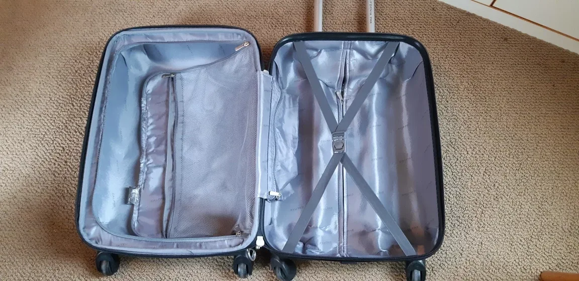 Calpak Carry-On Luggage image indicator(3)