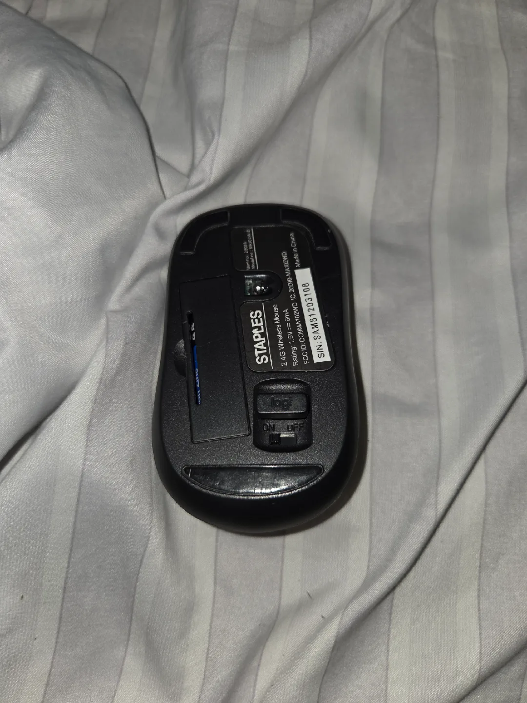 Staples 2.4 GHz Wireless Mouse image indicator(4)