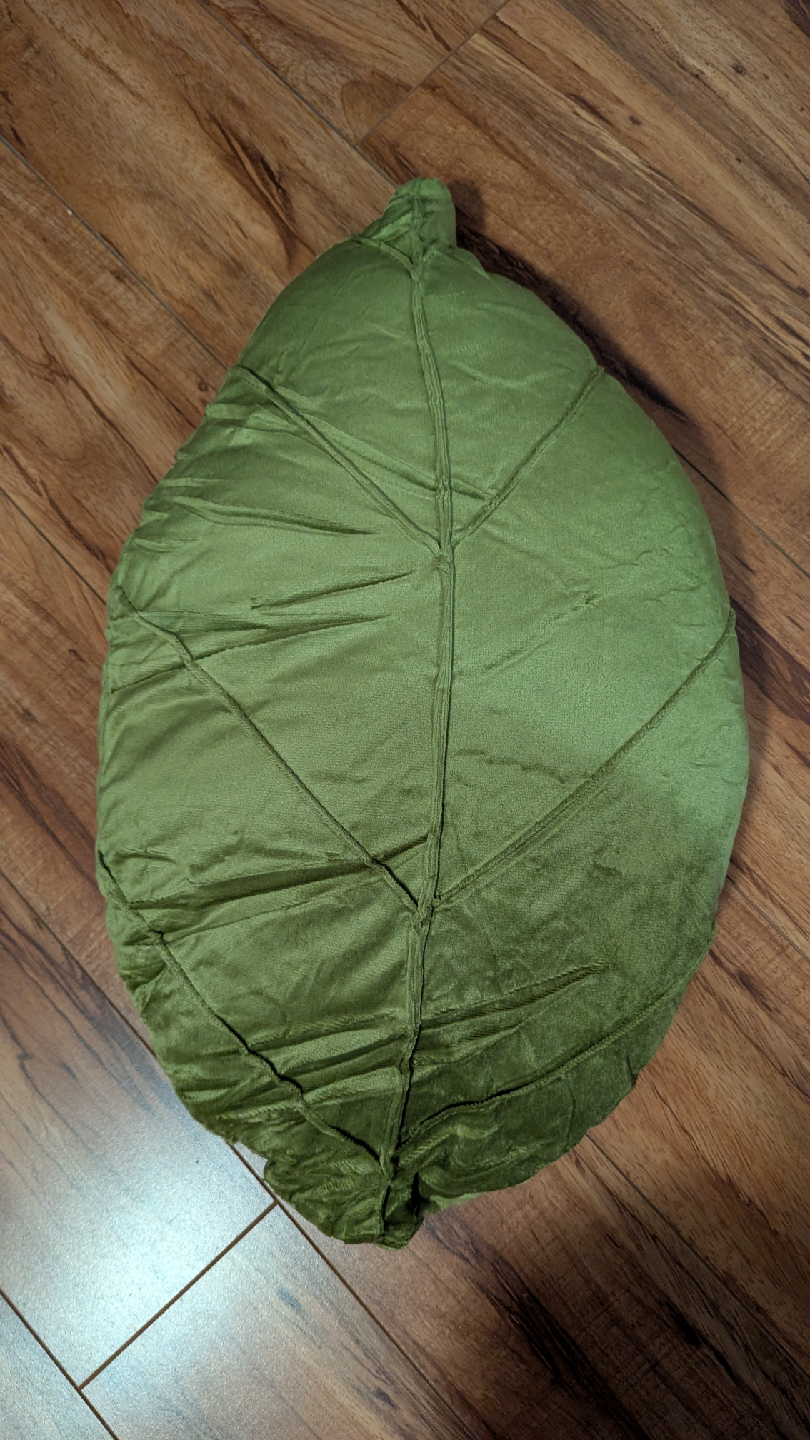 Leaf pillow