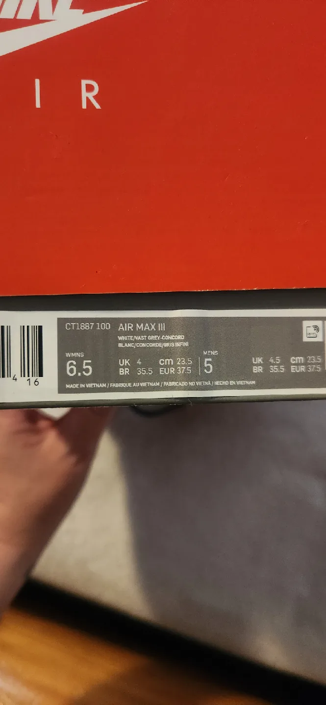 Nike Air Max III Size 6.5 Youth image indicator(2)