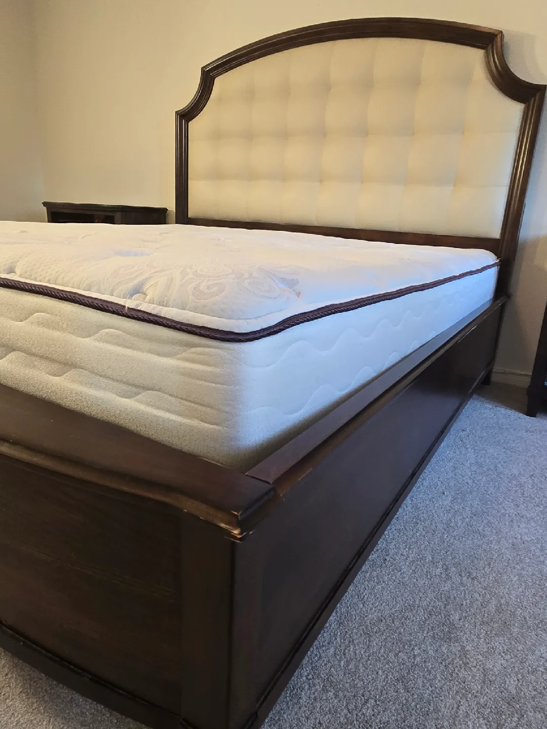 King size bedroom set image indicator(4)