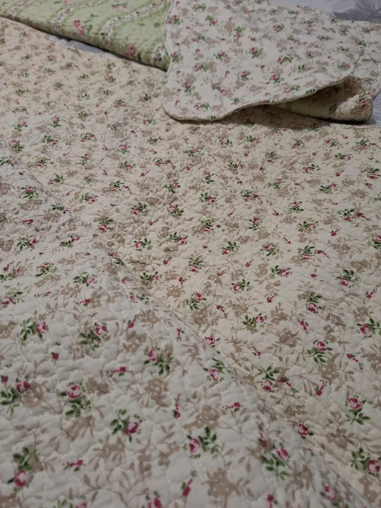 Floral Quilted Bedspread with Pillow Sham image indicator(2)